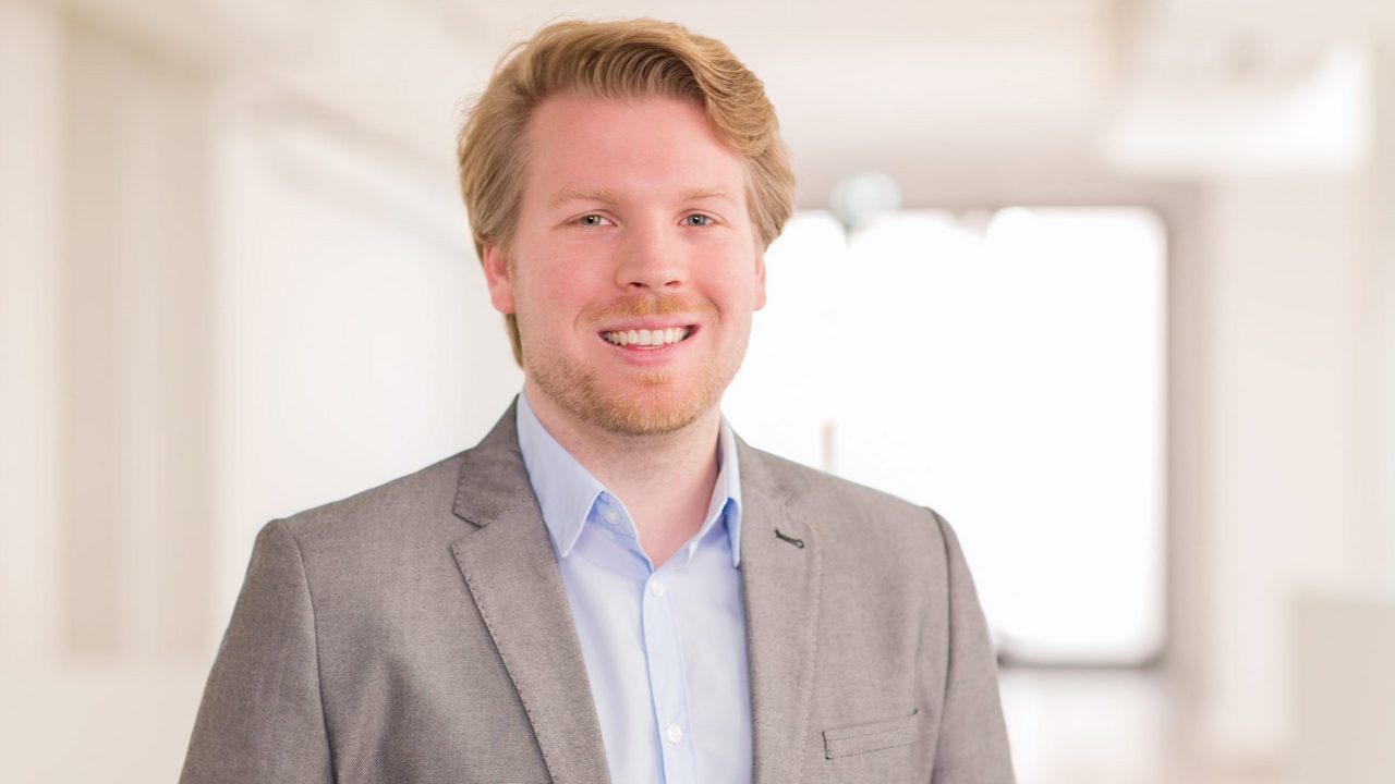 Kommunikations-und_Projektmanager_Benjamin_Hillmann-scaled